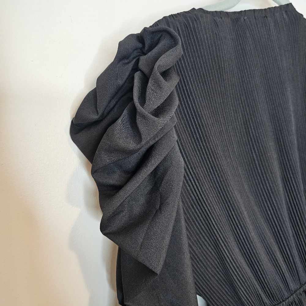 M/2 Black long sleeve ruched statement blouse - Picture 3 of 6